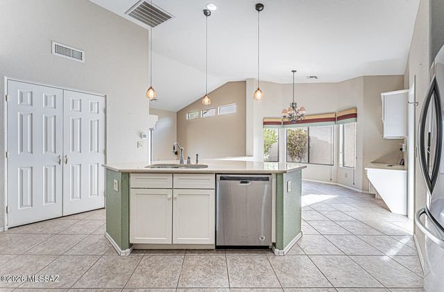 1917 E Orchid Lane, Green Valley, AZ 85614