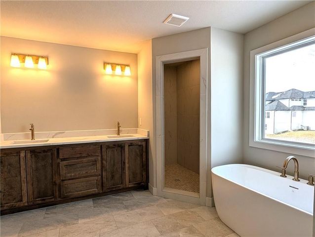 17608 Knox Street, Overland Park, KS 66221