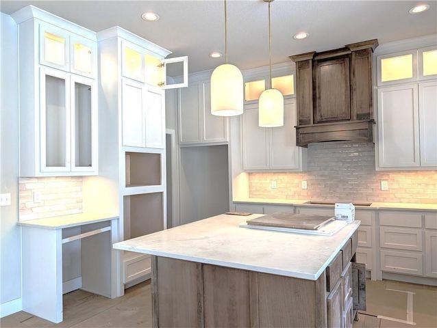 17608 Knox Street, Overland Park, KS 66221