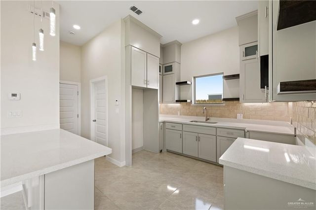 1209 E Evergreen Avenue, San Juan, TX 78589