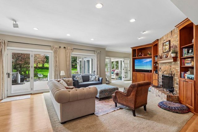 N29W30593 Foxwood DRIVE, Pewaukee, WI 53072