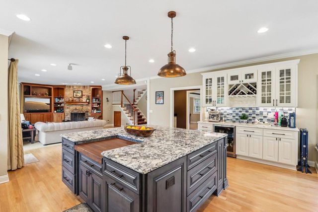 N29W30593 Foxwood DRIVE, Pewaukee, WI 53072