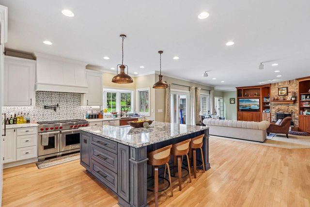 N29W30593 Foxwood DRIVE, Pewaukee, WI 53072