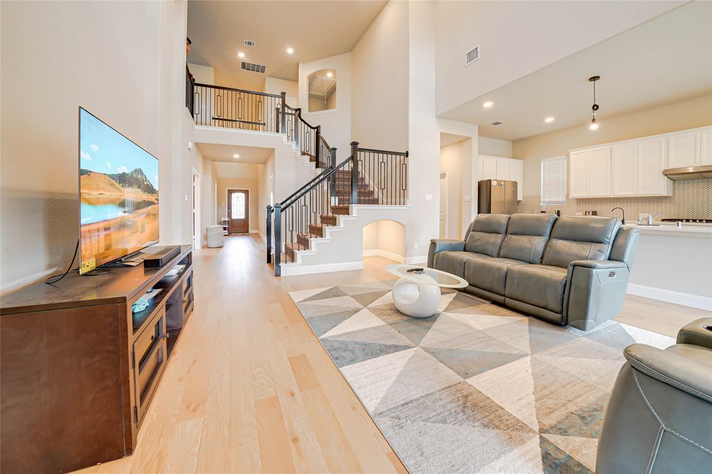707 Gatecrest Drive, Fate, TX 75087