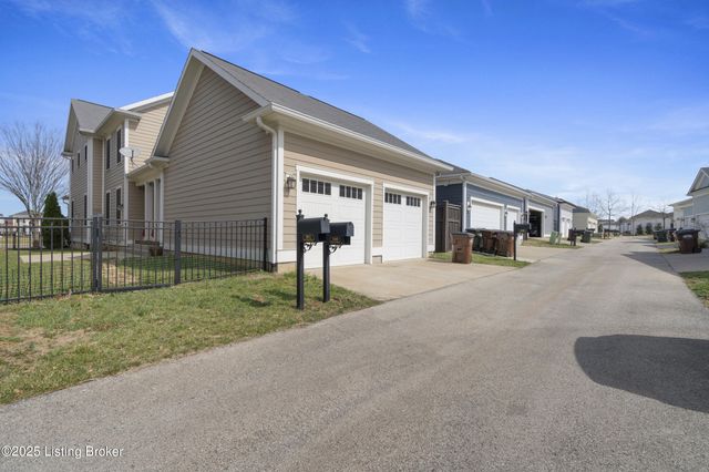 11008 Kings Crown Dr, Prospect, KY 40059