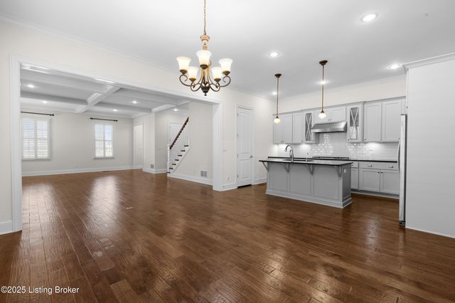 11008 Kings Crown Dr, Prospect, KY 40059