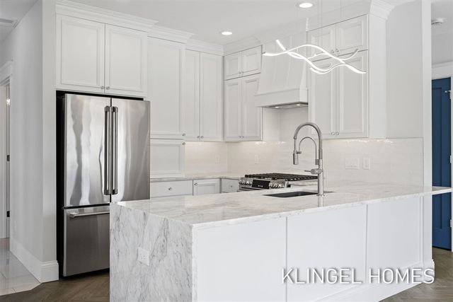 930 W Savidge Street 4, Spring Lake, MI 49456