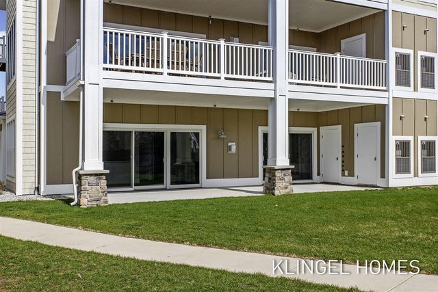 930 W Savidge Street 4, Spring Lake, MI 49456