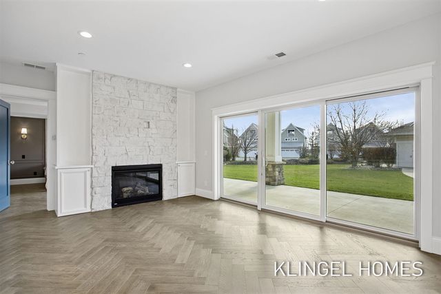 930 W Savidge Street 4, Spring Lake, MI 49456