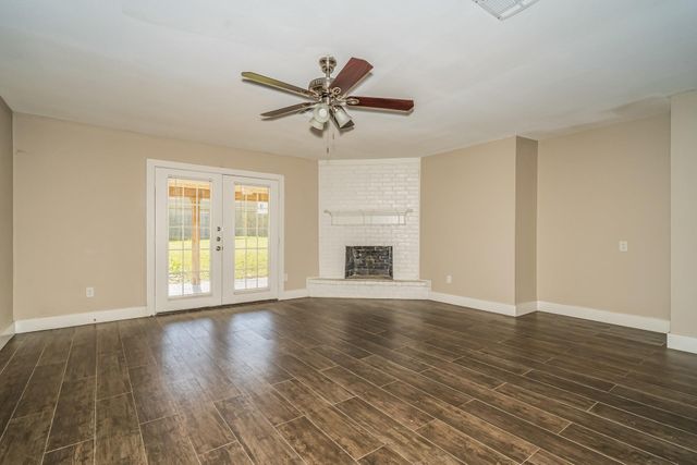 10074 Woodhollow Drive, Conroe, TX 77385