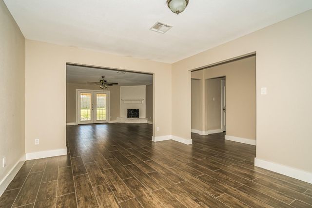 10074 Woodhollow Drive, Conroe, TX 77385