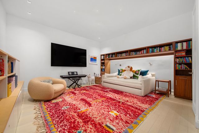 150 Charles St Apt M8, New York City, NY 10014