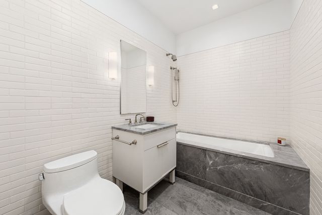150 Charles St Apt M8, New York City, NY 10014