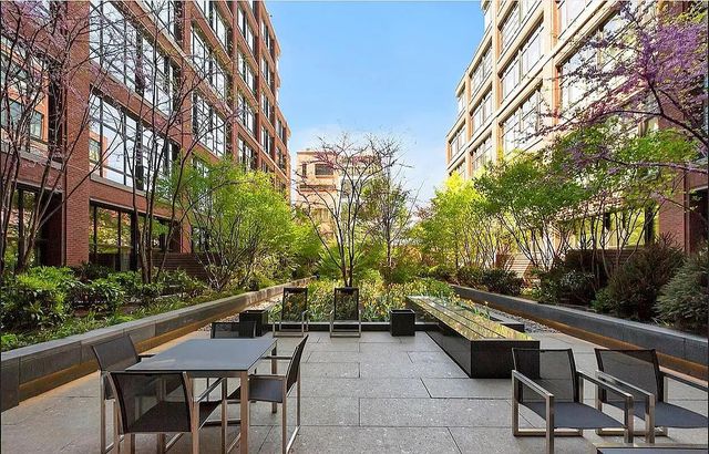 150 Charles St Apt M8, New York City, NY 10014