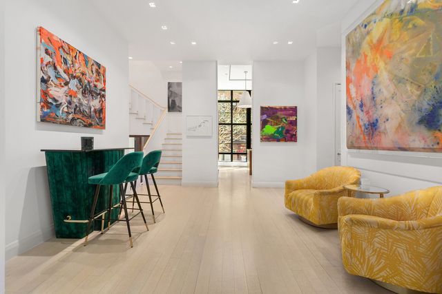 150 Charles St Apt M8, New York City, NY 10014