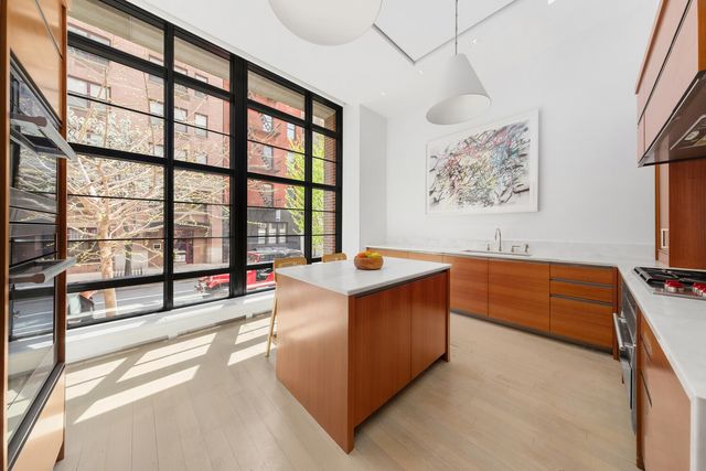 150 Charles St Apt M8, New York City, NY 10014