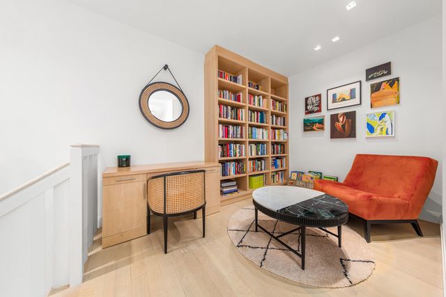150 Charles St Apt M8, New York City, NY 10014