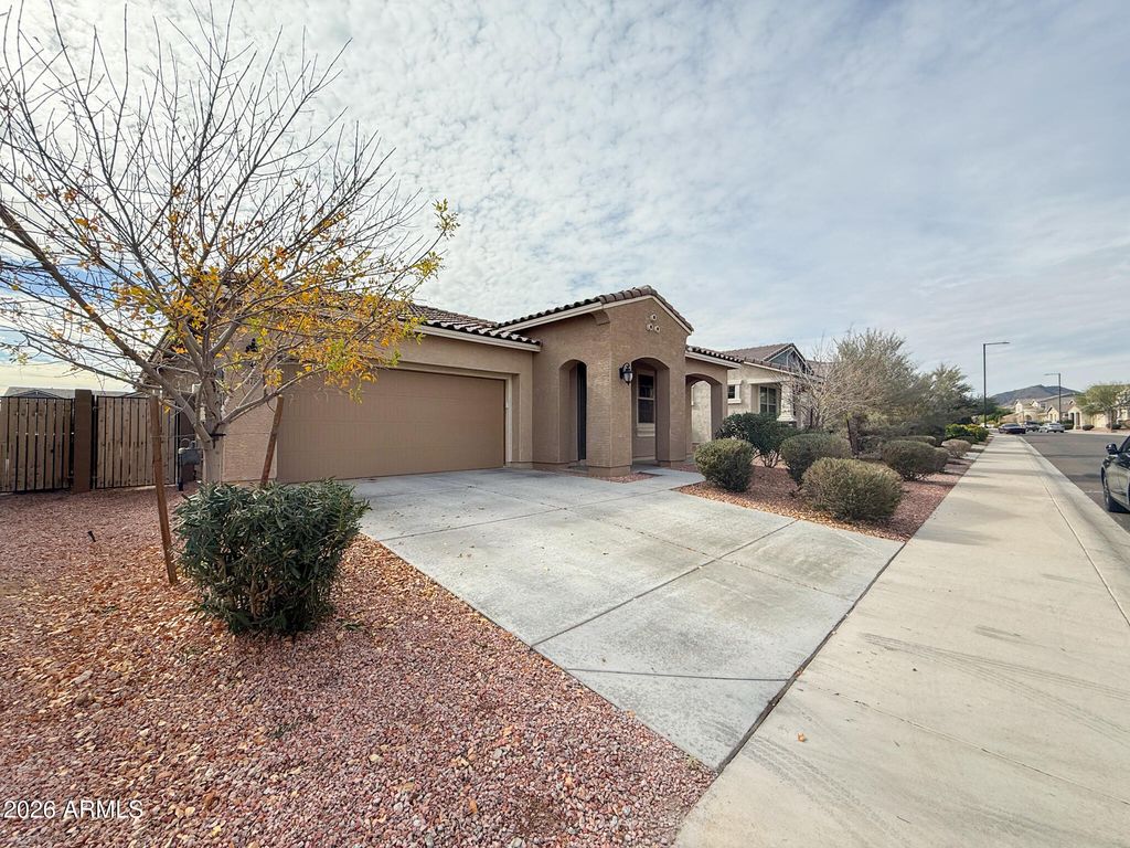 19757 W PINCHOT Drive, Buckeye, AZ 85396