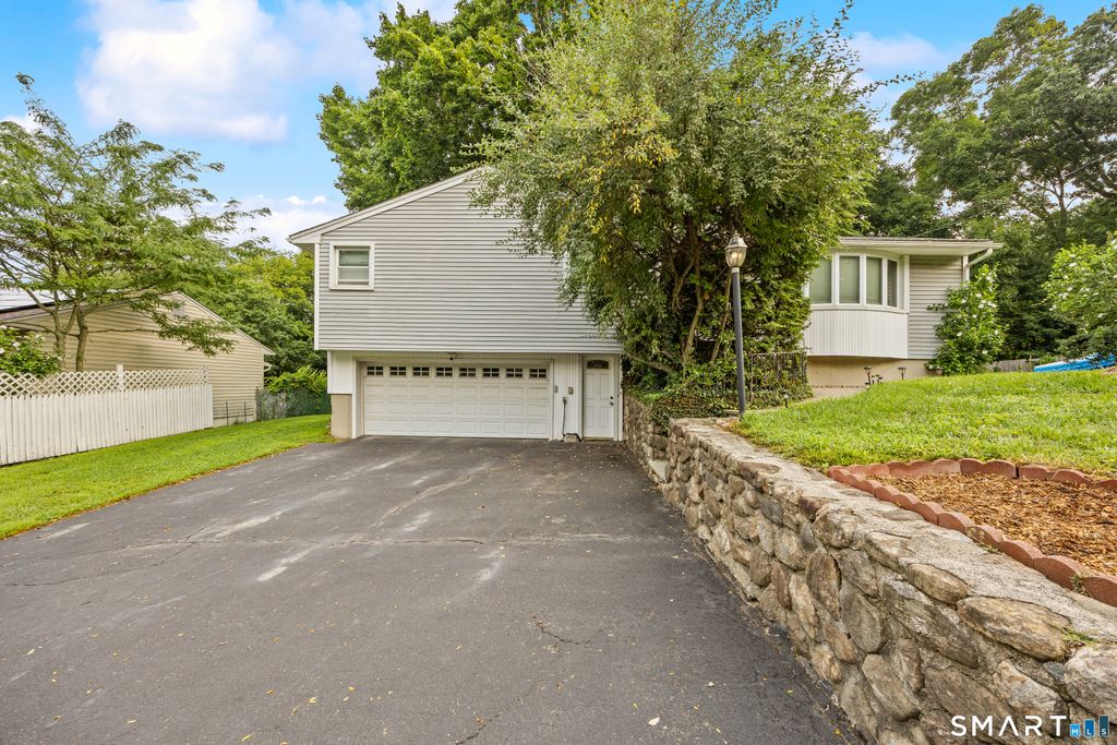 123 Windy Drive, Waterbury, CT 06705