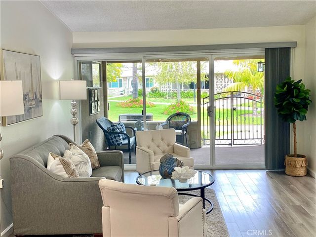 1701 Tam Oshanter Rd M12-11D, Seal Beach, CA 90740