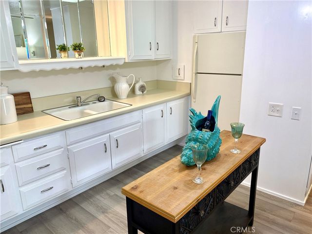1701 Tam Oshanter Rd M12-11D, Seal Beach, CA 90740