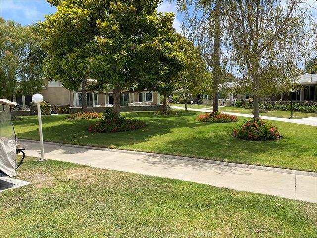 1701 Tam Oshanter Rd M12-11D, Seal Beach, CA 90740