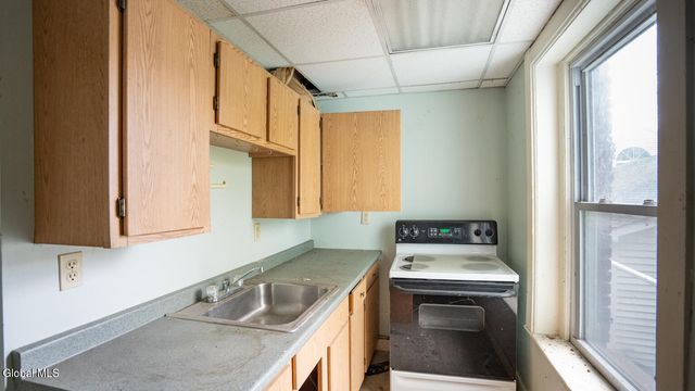 62 College Avenue, Troy, NY 12180