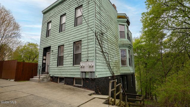 62 College Avenue, Troy, NY 12180
