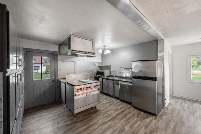 4255 NW 6th Drive, Des Moines, IA 50313