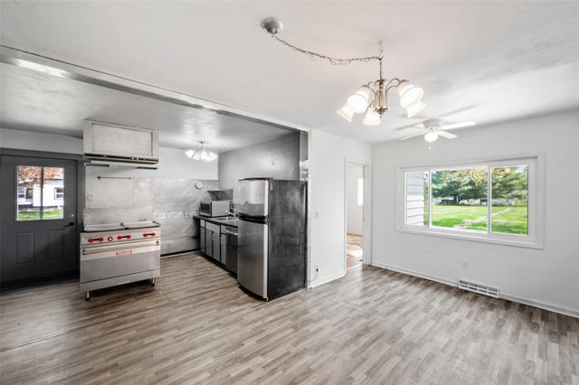 4255 NW 6th Drive, Des Moines, IA 50313