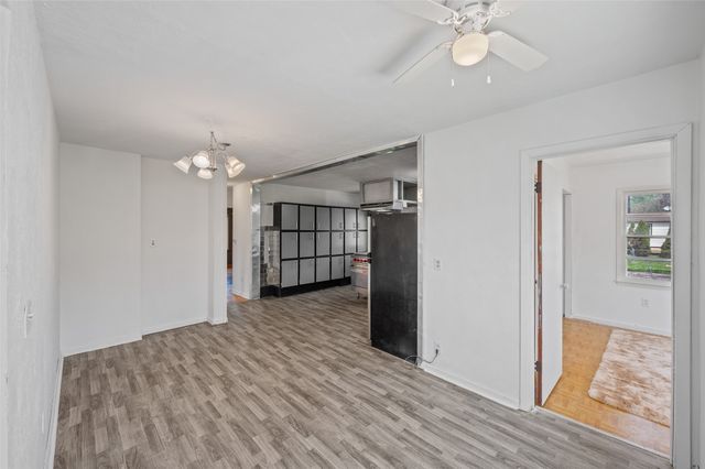 4255 NW 6th Drive, Des Moines, IA 50313