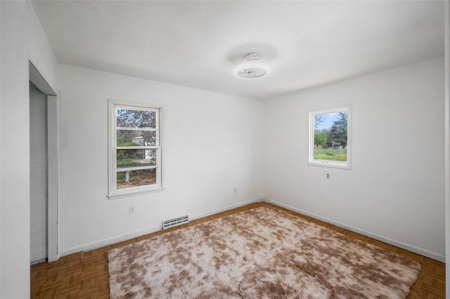 4255 NW 6th Drive, Des Moines, IA 50313