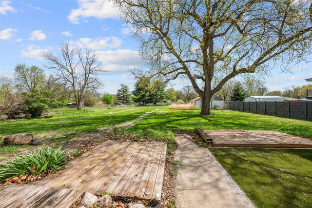4255 NW 6th Drive, Des Moines, IA 50313