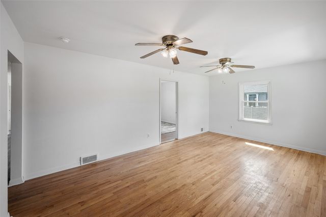 4255 NW 6th Drive, Des Moines, IA 50313