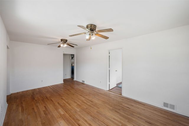 4255 NW 6th Drive, Des Moines, IA 50313