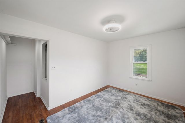 4255 NW 6th Drive, Des Moines, IA 50313
