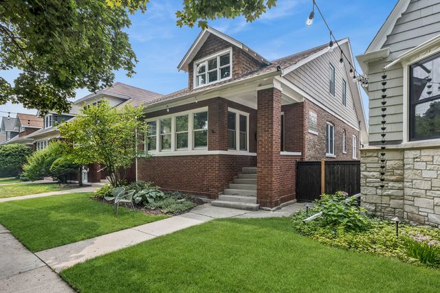 5227 W Berteau Avenue, Chicago, IL 60641