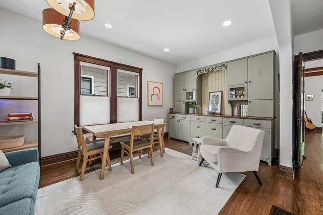 5227 W Berteau Avenue, Chicago, IL 60641