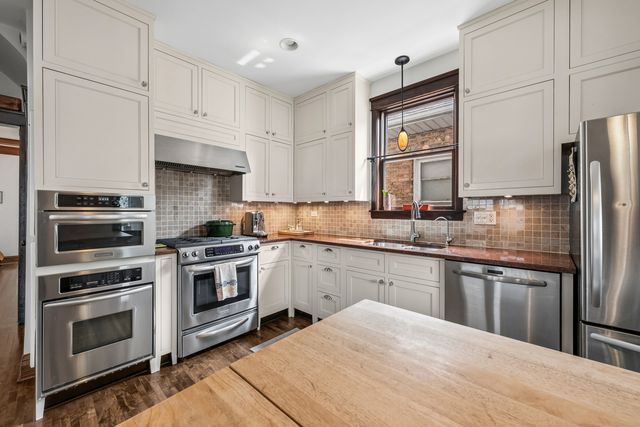 5227 W Berteau Avenue, Chicago, IL 60641