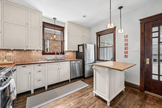 5227 W Berteau Avenue, Chicago, IL 60641