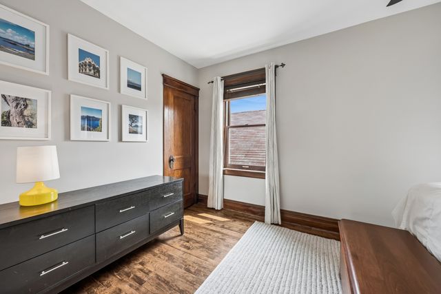 5227 W Berteau Avenue, Chicago, IL 60641