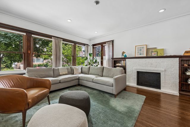 5227 W Berteau Avenue, Chicago, IL 60641