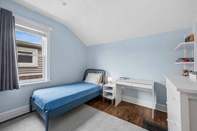 5227 W Berteau Avenue, Chicago, IL 60641
