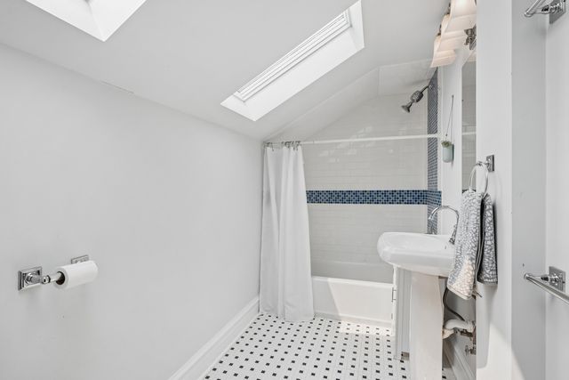 5227 W Berteau Avenue, Chicago, IL 60641