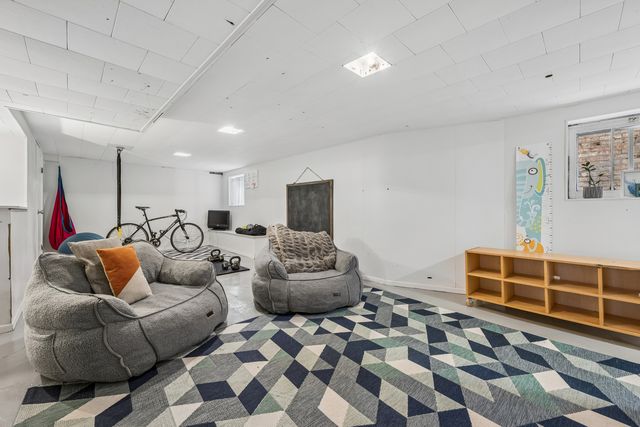 5227 W Berteau Avenue, Chicago, IL 60641