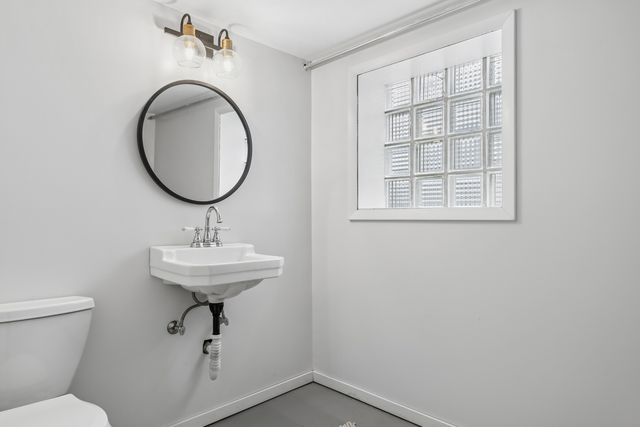 5227 W Berteau Avenue, Chicago, IL 60641