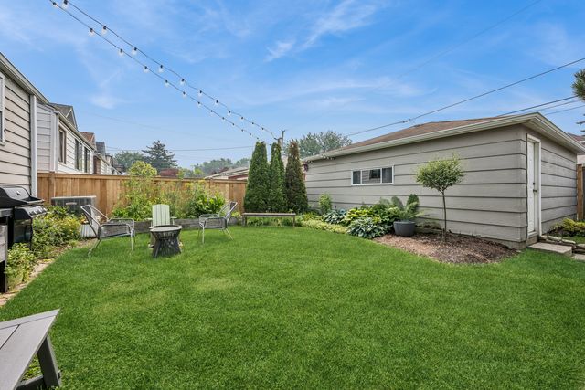5227 W Berteau Avenue, Chicago, IL 60641