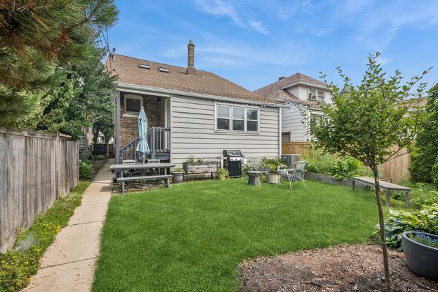 5227 W Berteau Avenue, Chicago, IL 60641