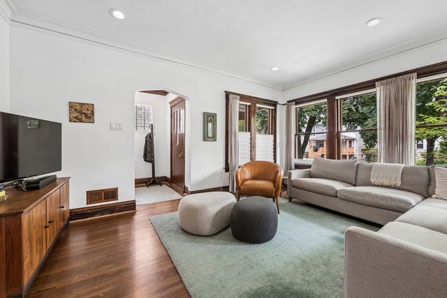 5227 W Berteau Avenue, Chicago, IL 60641