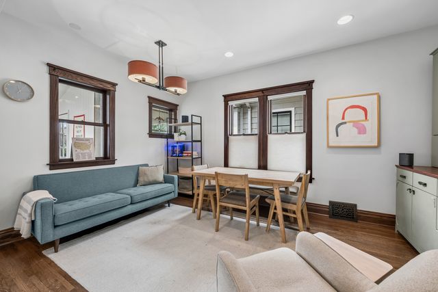 5227 W Berteau Avenue, Chicago, IL 60641